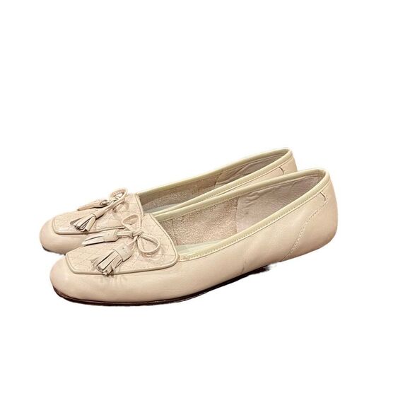 3 for $30! Enzo Angiolini cream flats - Picture 4 of 7